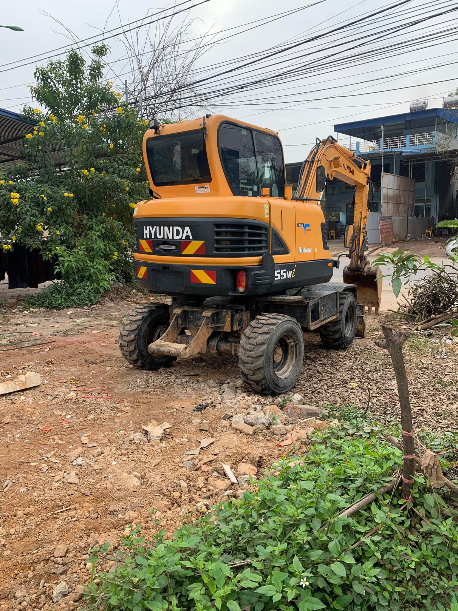 MÁY XÚC ĐÀO BÁNH LỐP HYUNDAI ROBEX 55W