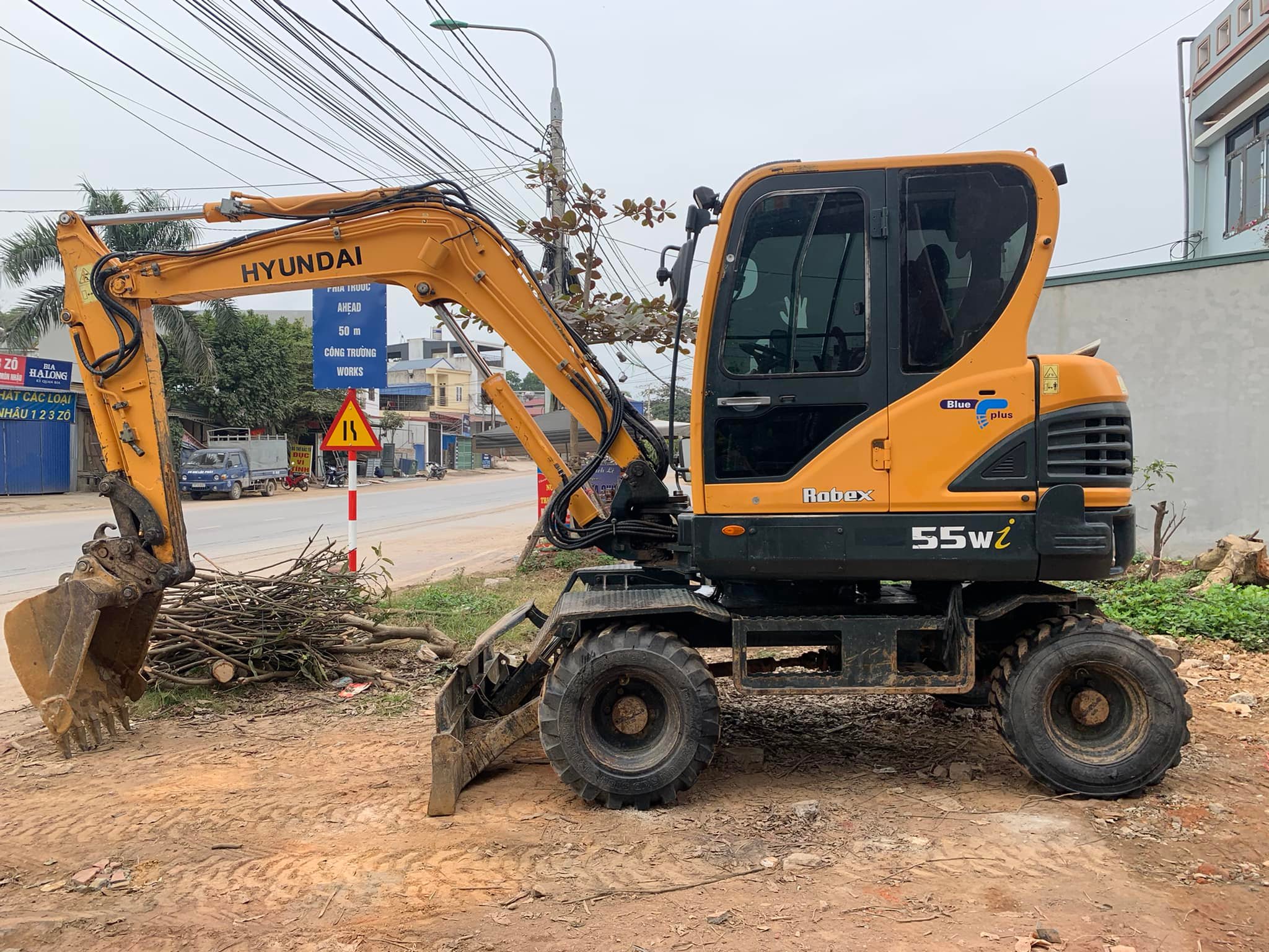 MÁY XÚC ĐÀO BÁNH LỐP HYUNDAI ROBEX 55W